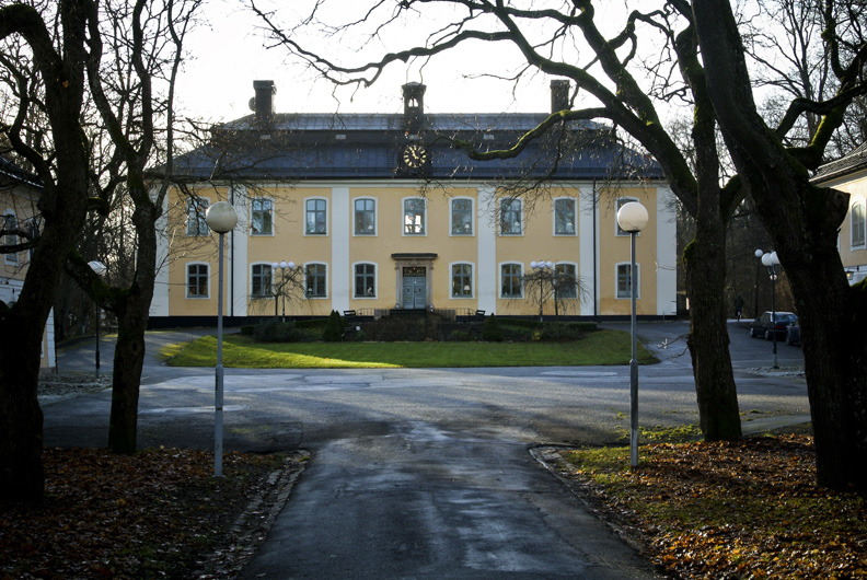 Åkeshovs Gårdsväg 8, 9-13